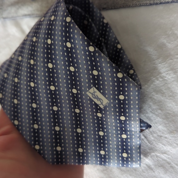 Yves Saint Laurent - Picture 3 of 6